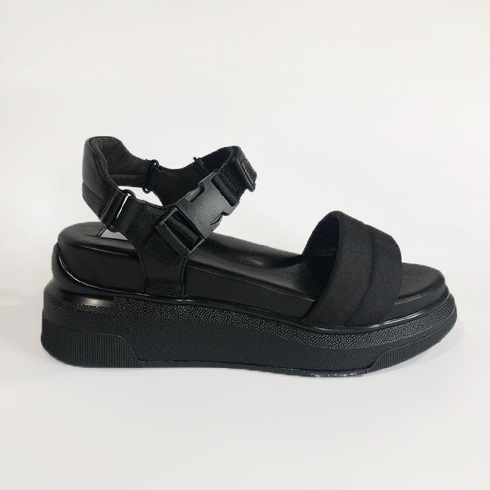 Suzanne Rae buckle velcro sandals